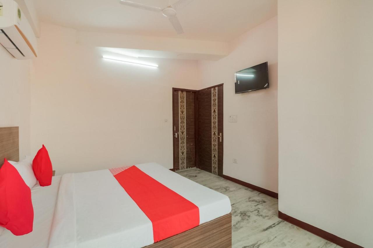 Oyo Z Black Hotel