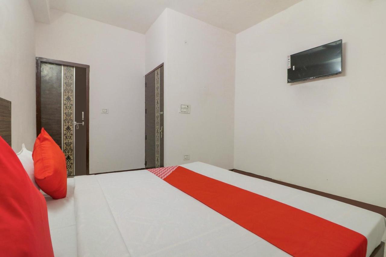 Oyo Z Black Hotel