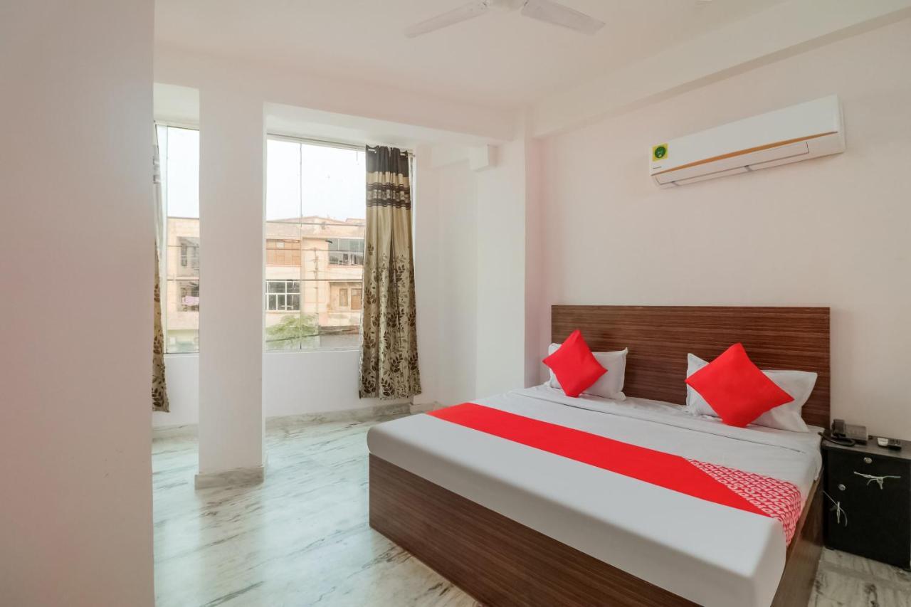 Hotel Oyo Z Black New Delhi