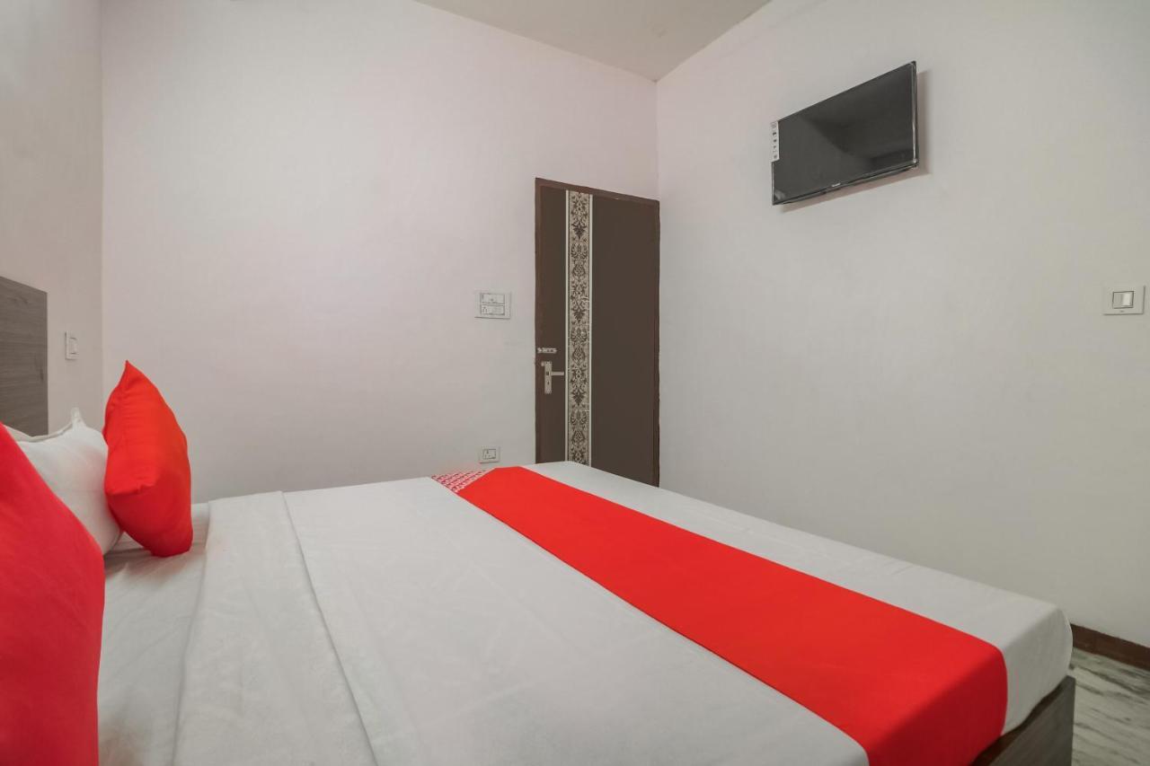 Hotel Oyo Z Black 3*