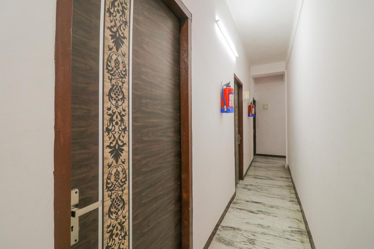 Oyo Z Black Hotel New Delhi