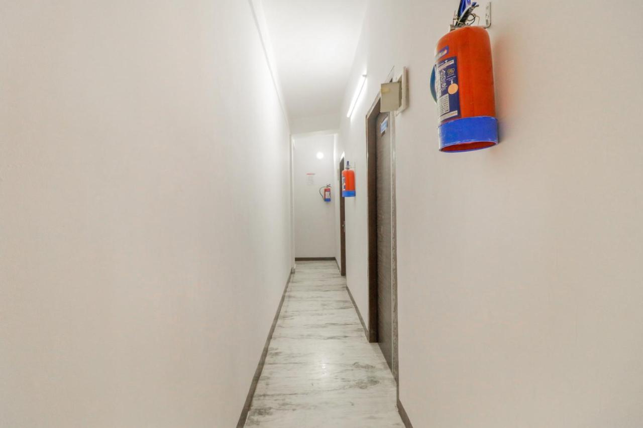 Oyo Z Black Hotel New Delhi