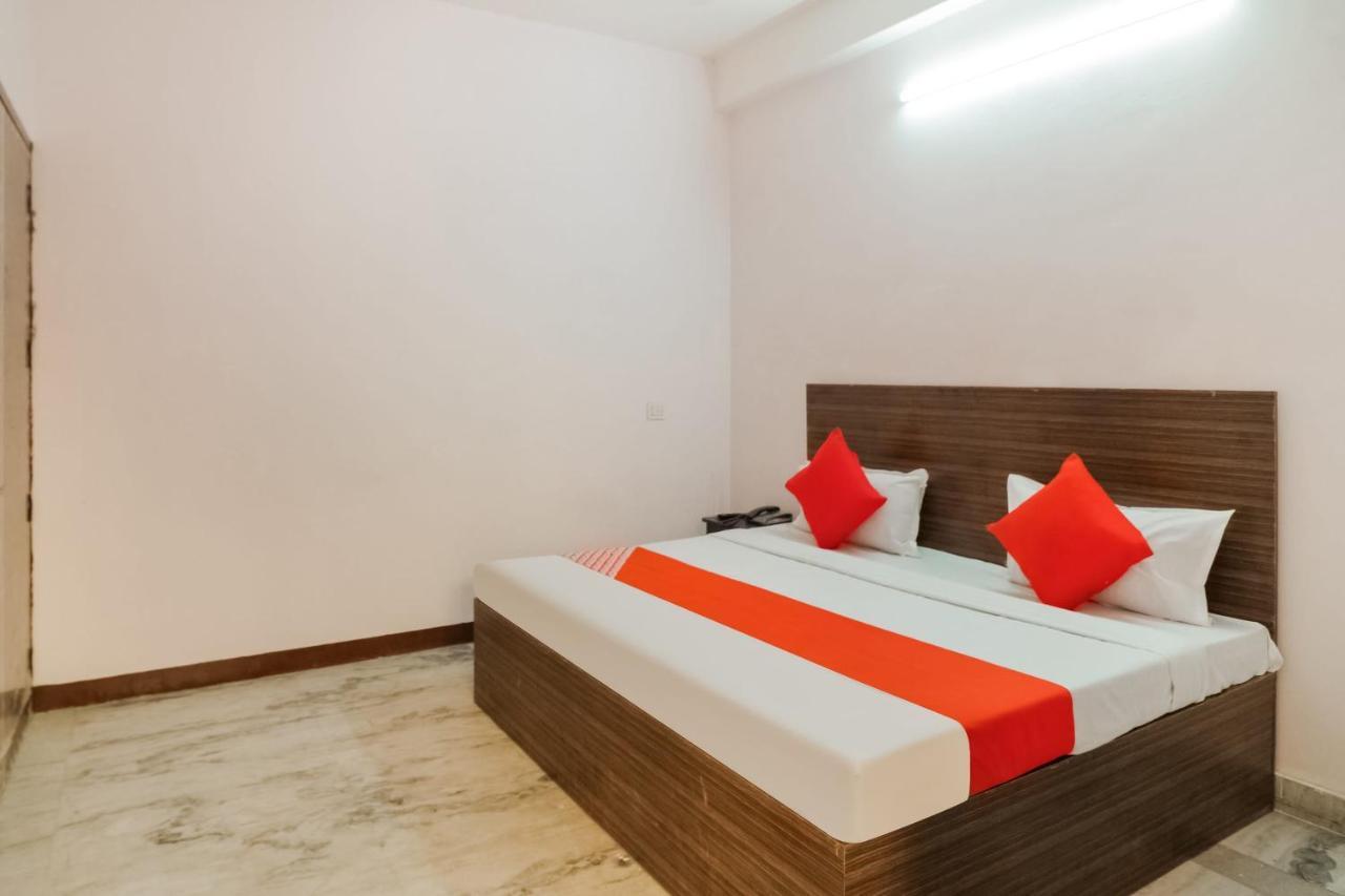 Oyo Z Black 3* New Delhi
