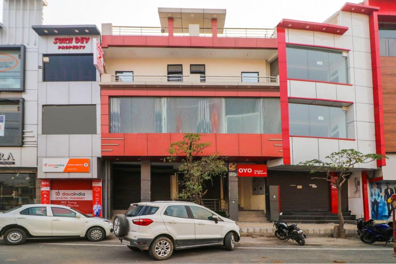 Oyo Z Black New Delhi